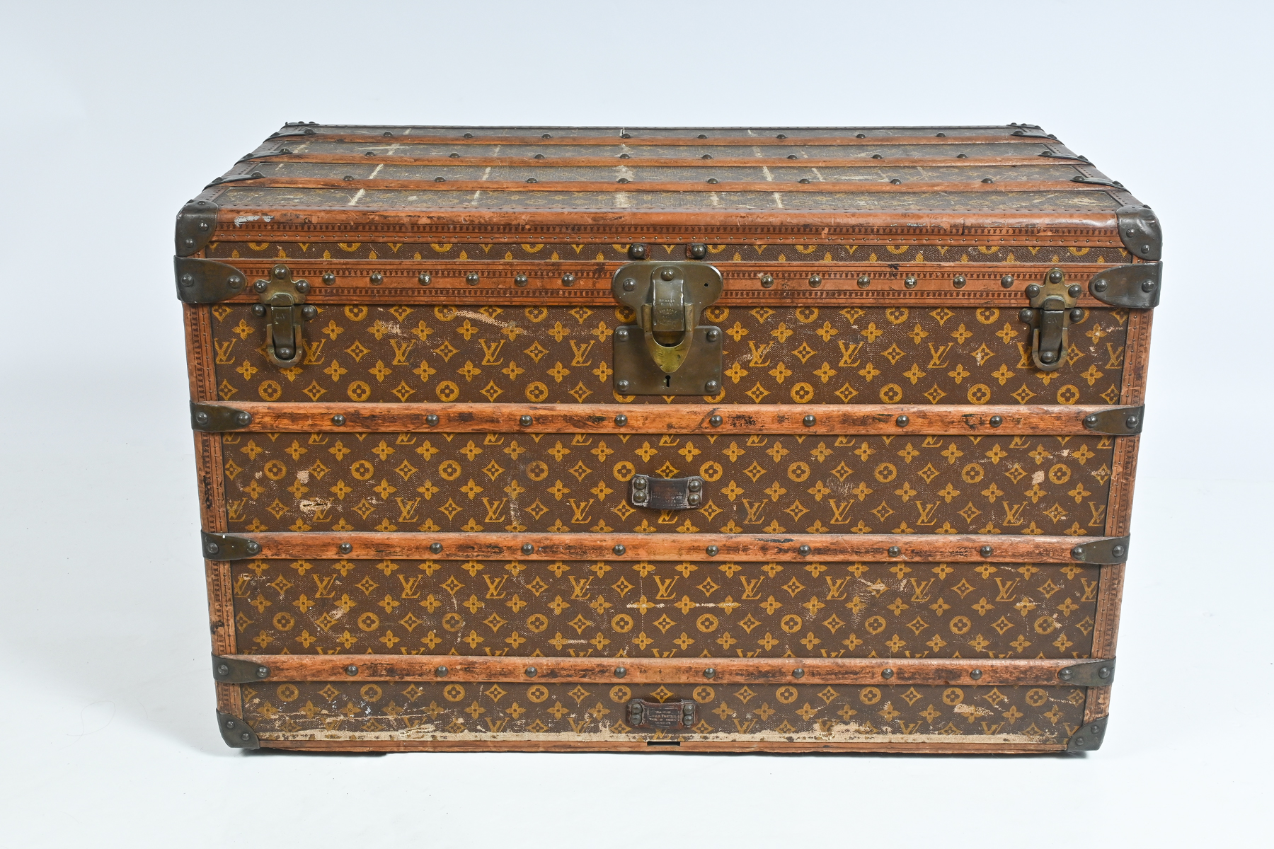 EARLY 1930 S LOUIS VUITTON CHEST  36a18d