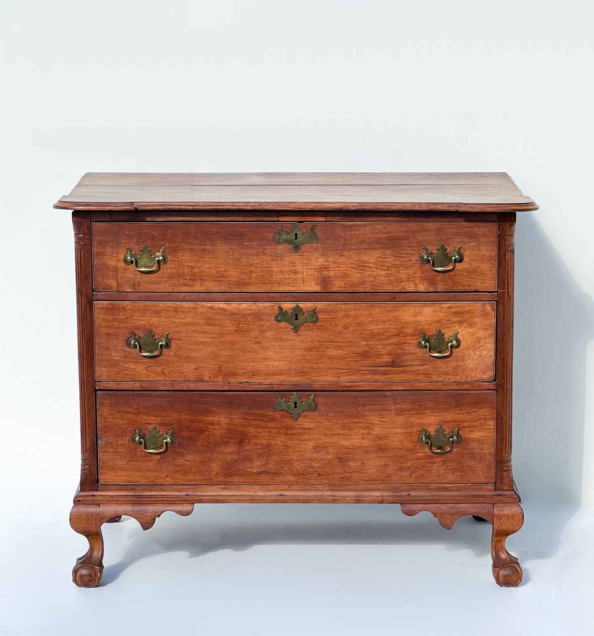 EARLY CHERRY CHIPPENDALE 3 DRAWER 36a1e4
