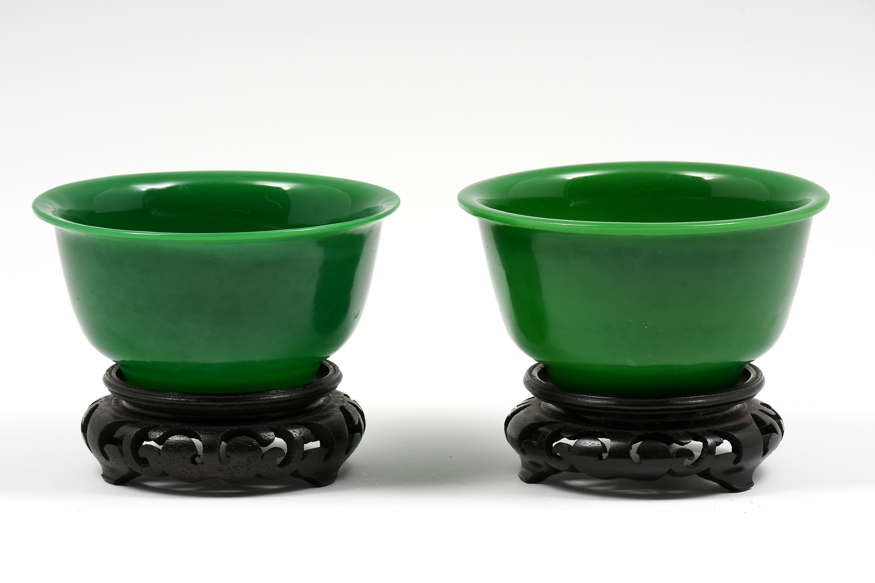 PAIR OF CHINESE GREEN PEKING GLASS 36a22b