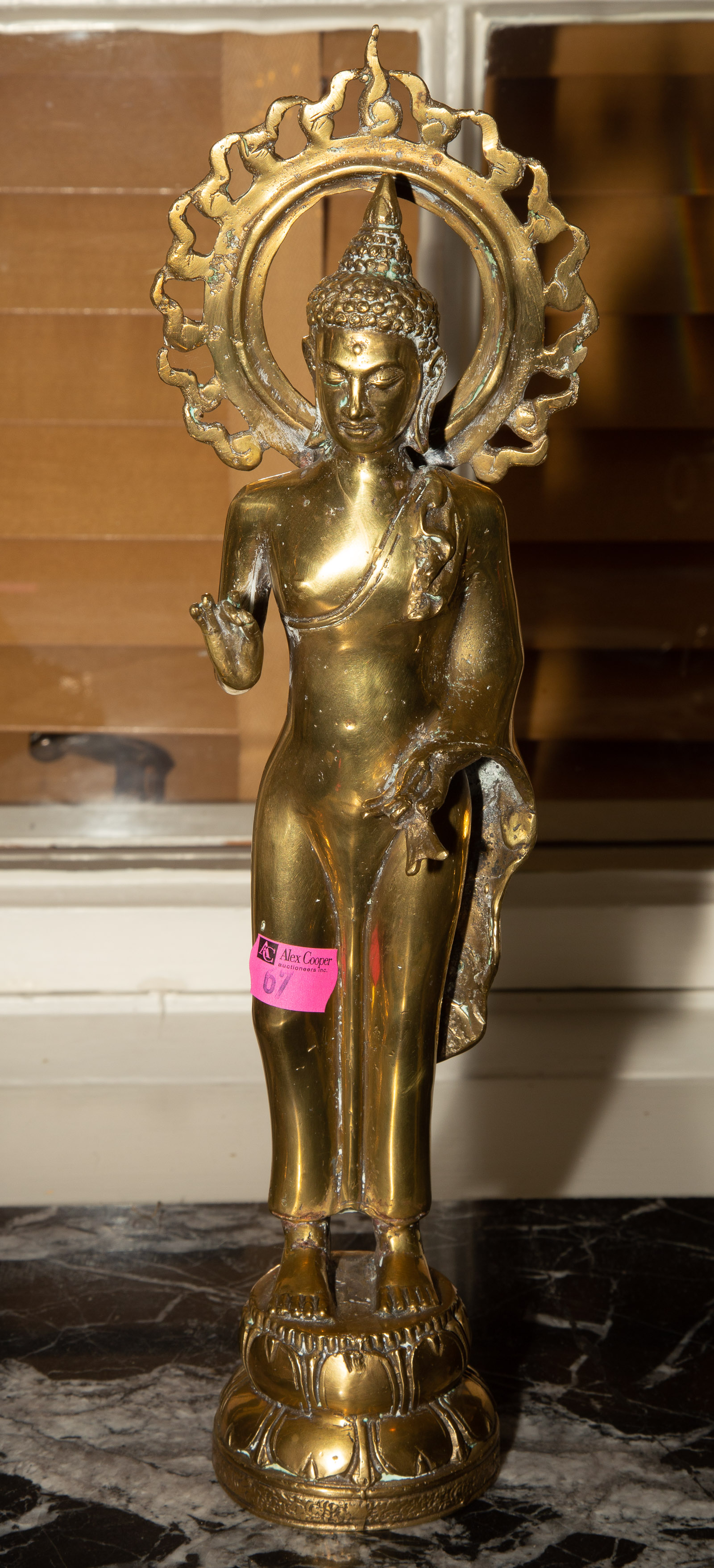 A BRASS METAL FIGURE OF A BUDDHA