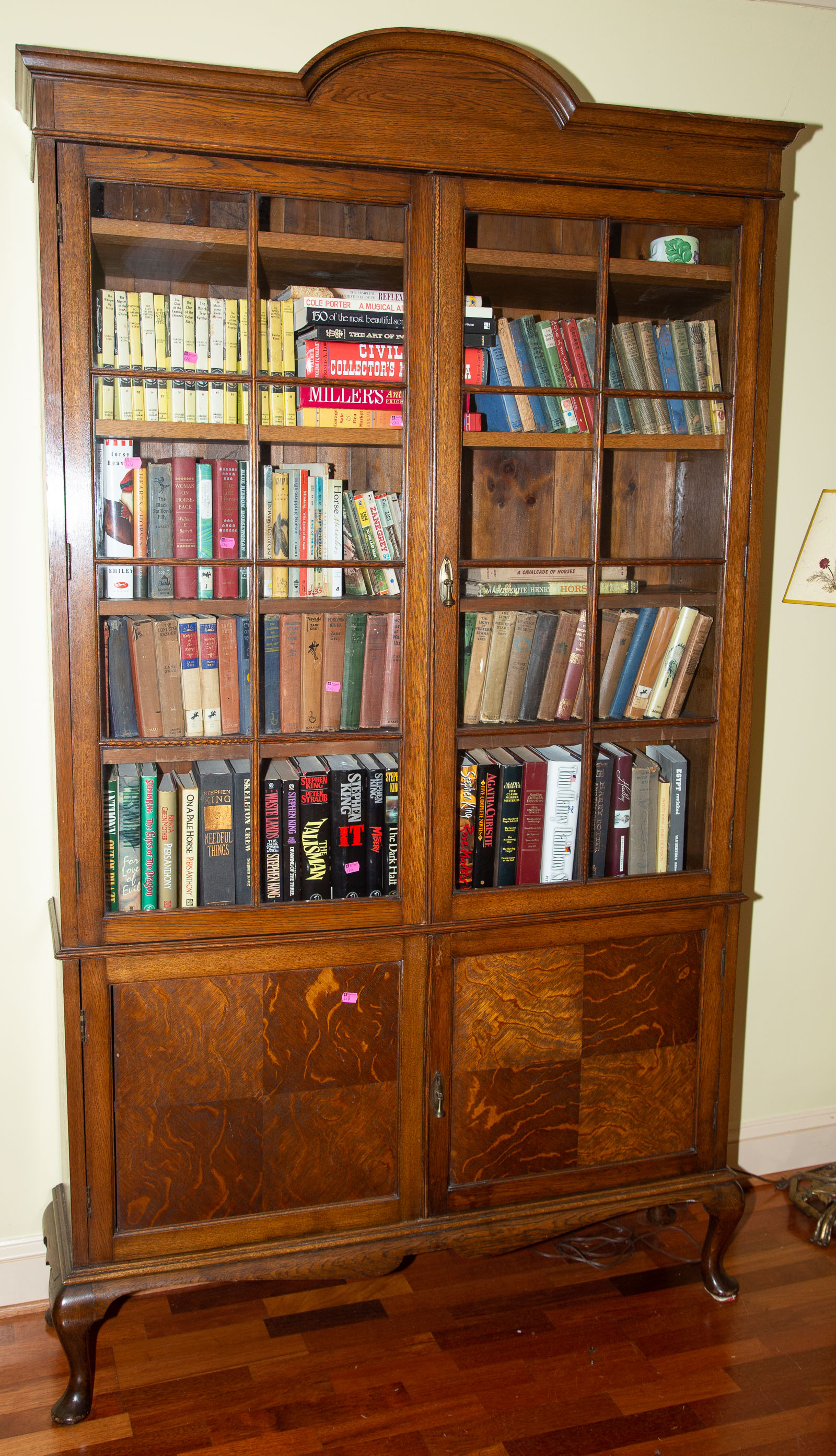 OAK QUEEN ANNE STYLE BOOKCASE Two door 36a2b7