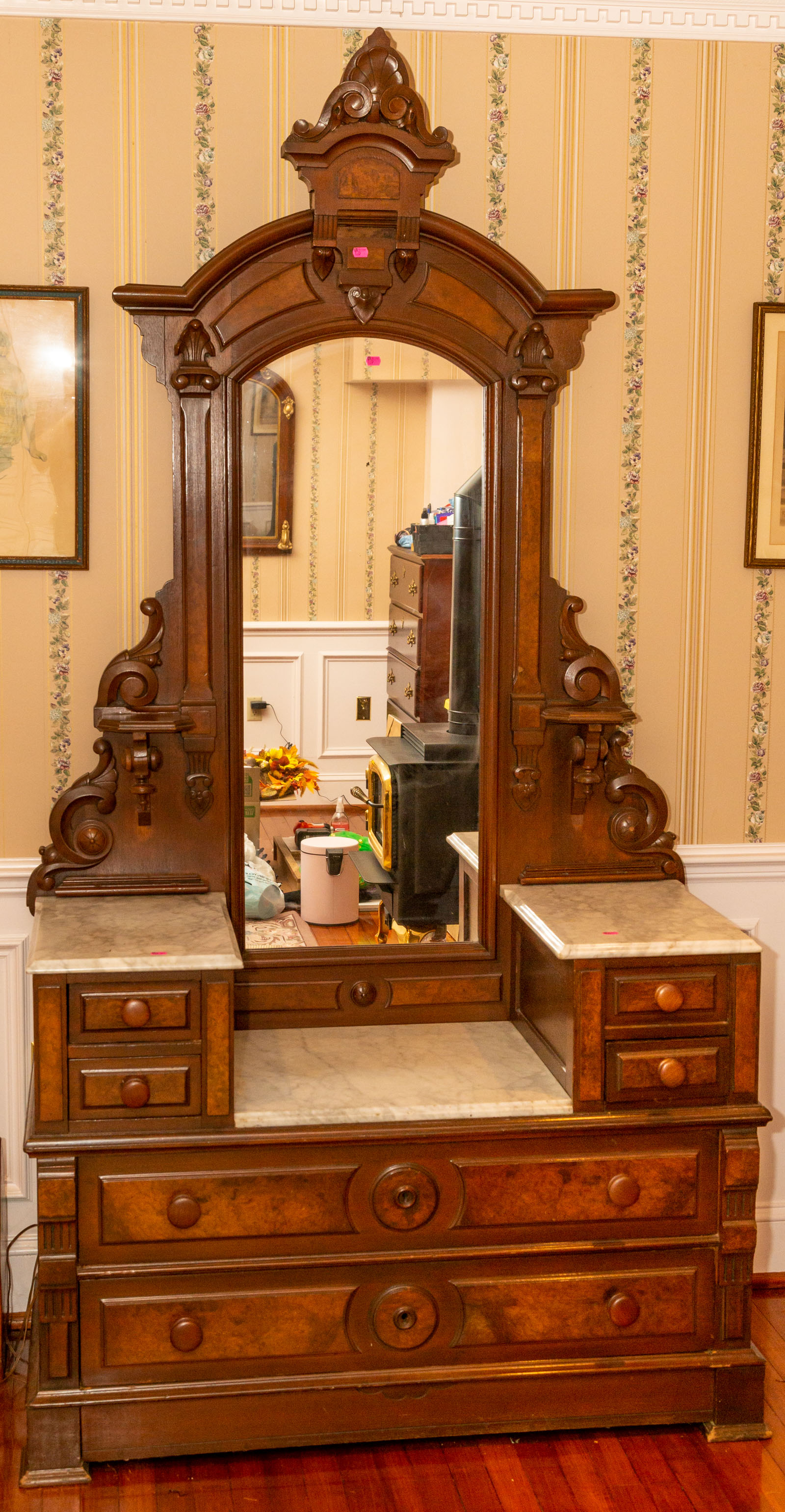 A VICTORIAN WALNUT MIRRORED DRESSING 36a2d1