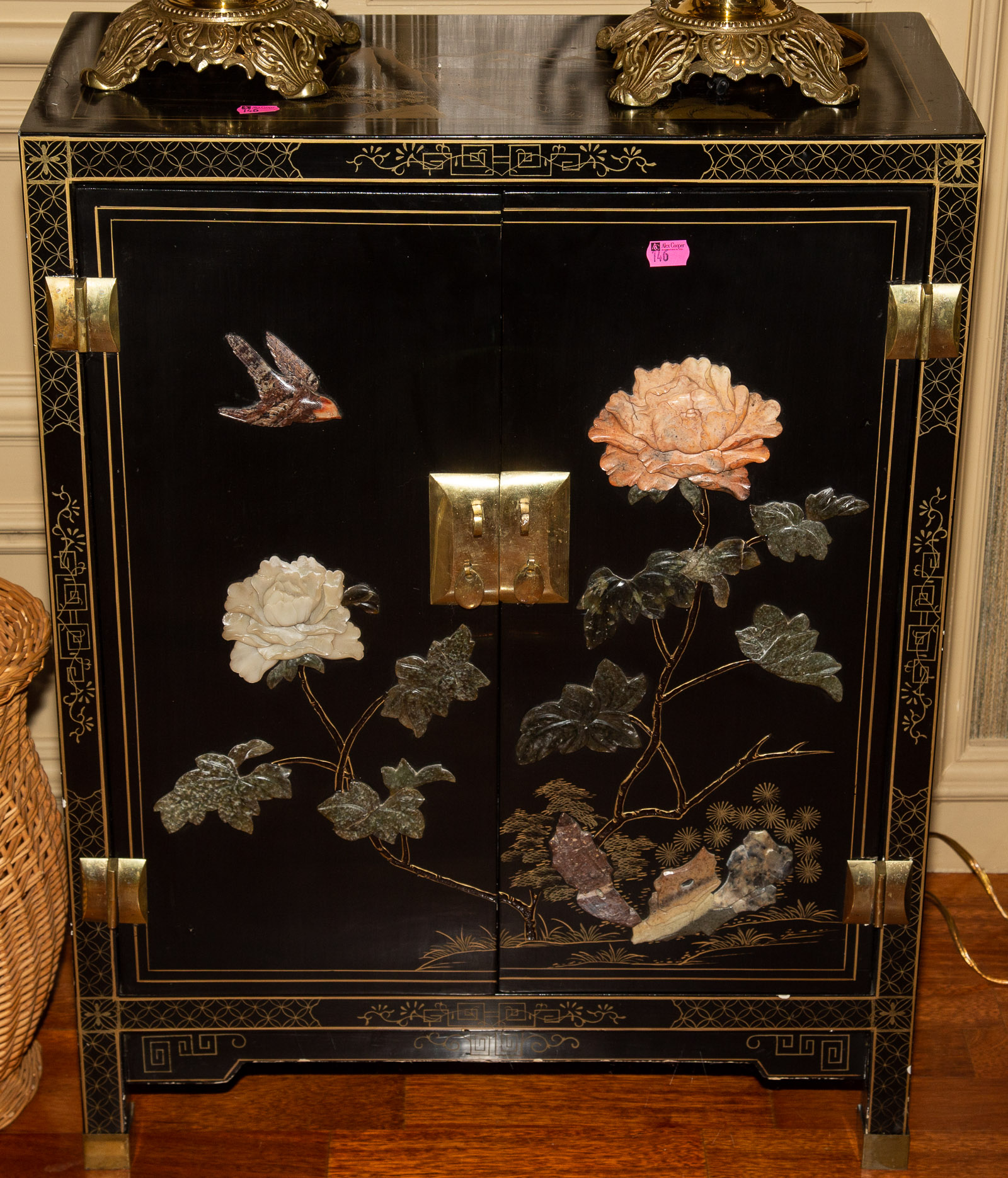 A CHINESE LACQUERED CABINET 20th 36a2e2