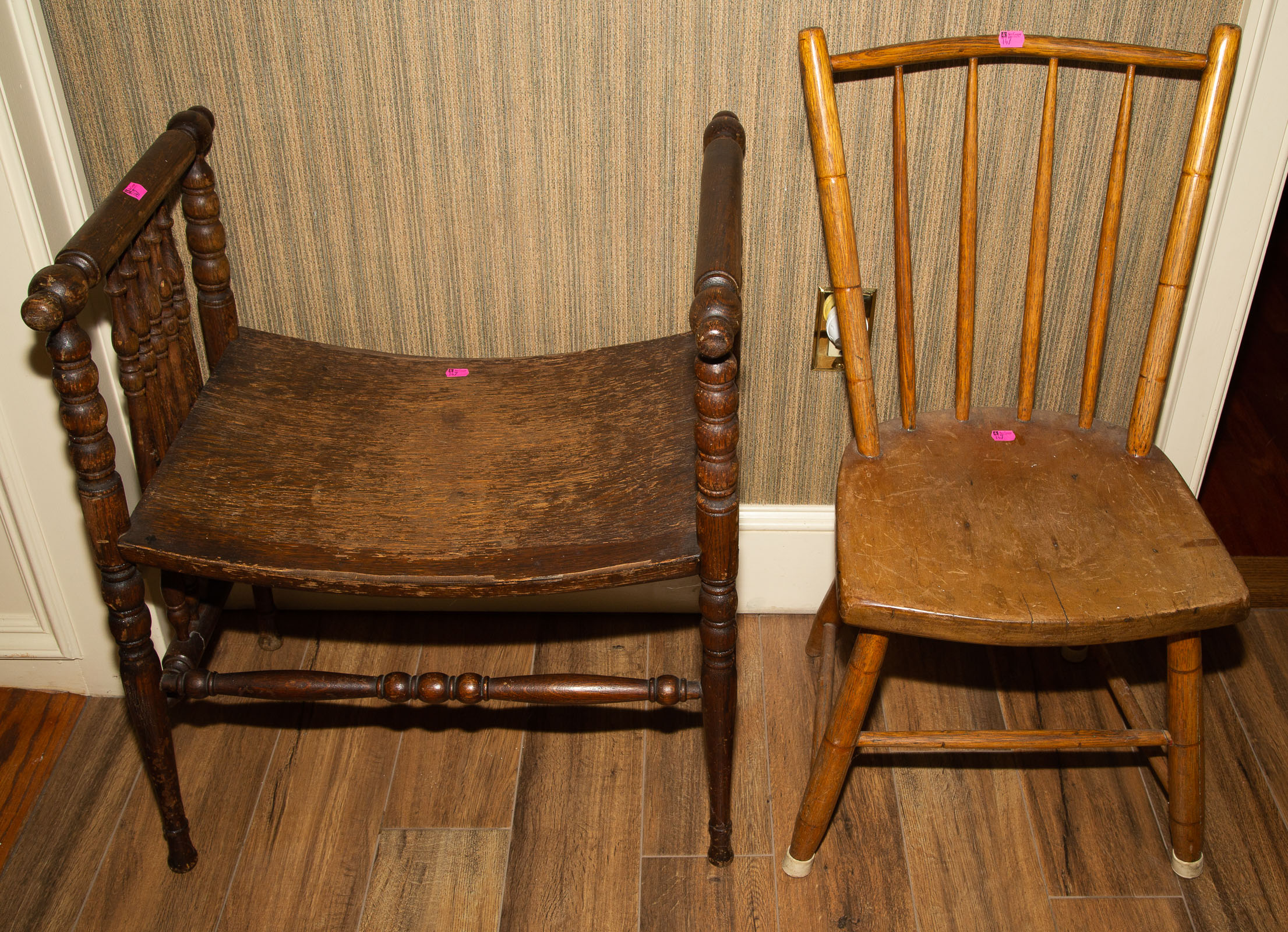 TWO ASSORTED PIECES OF FURNITURE 36a2e3