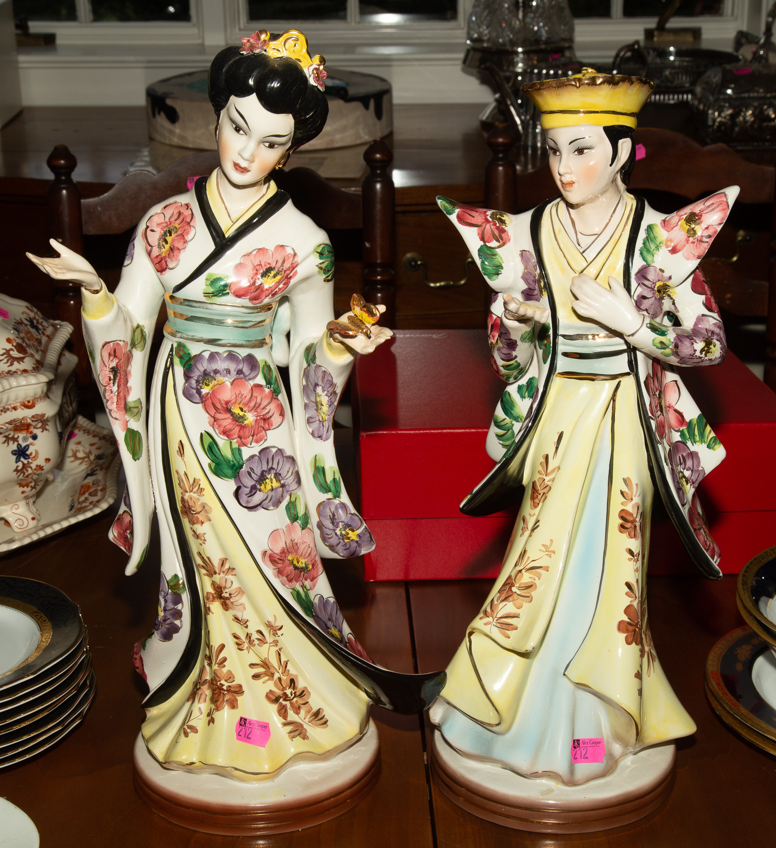 A PAIR OF PORCELAIN GEISHA FIGURES 36a320