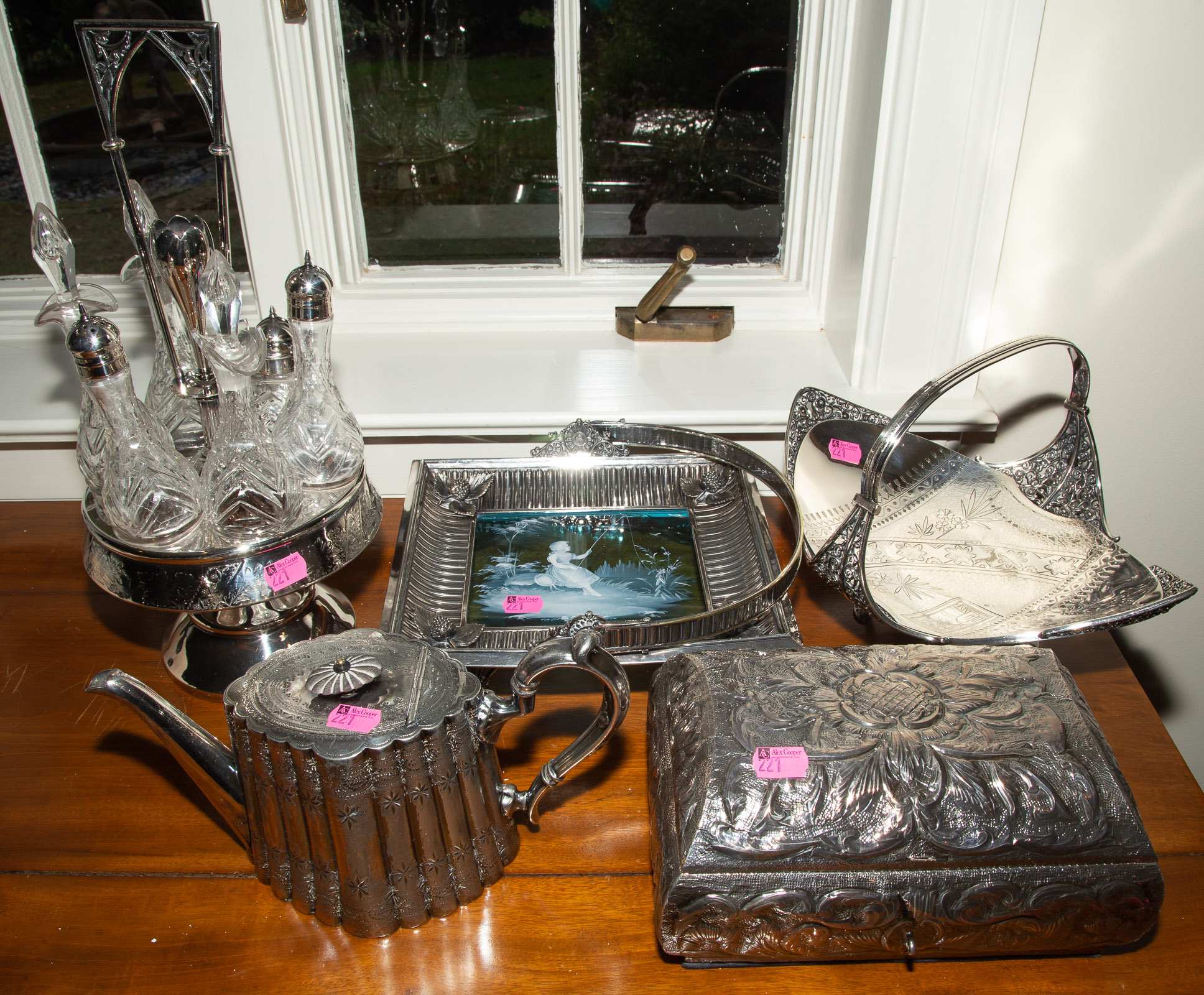 A COLLECTION OF SILVER PLATE HOLLOWWARE