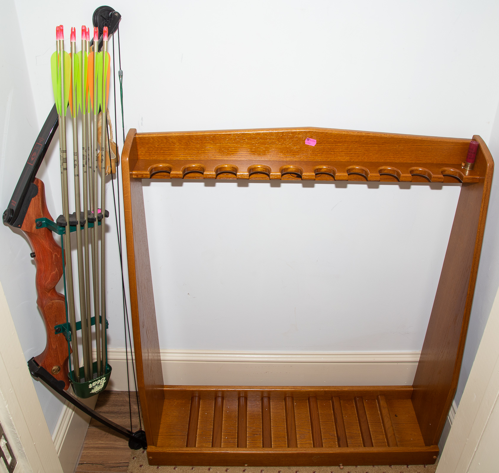 WOOD GUN RACK AND BOW WITH ARROWS 36a33e