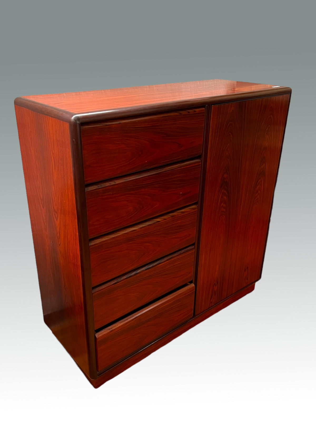 MID-CENTURY DANISH BROUER ROSEWOOD CHIFFEROBE: