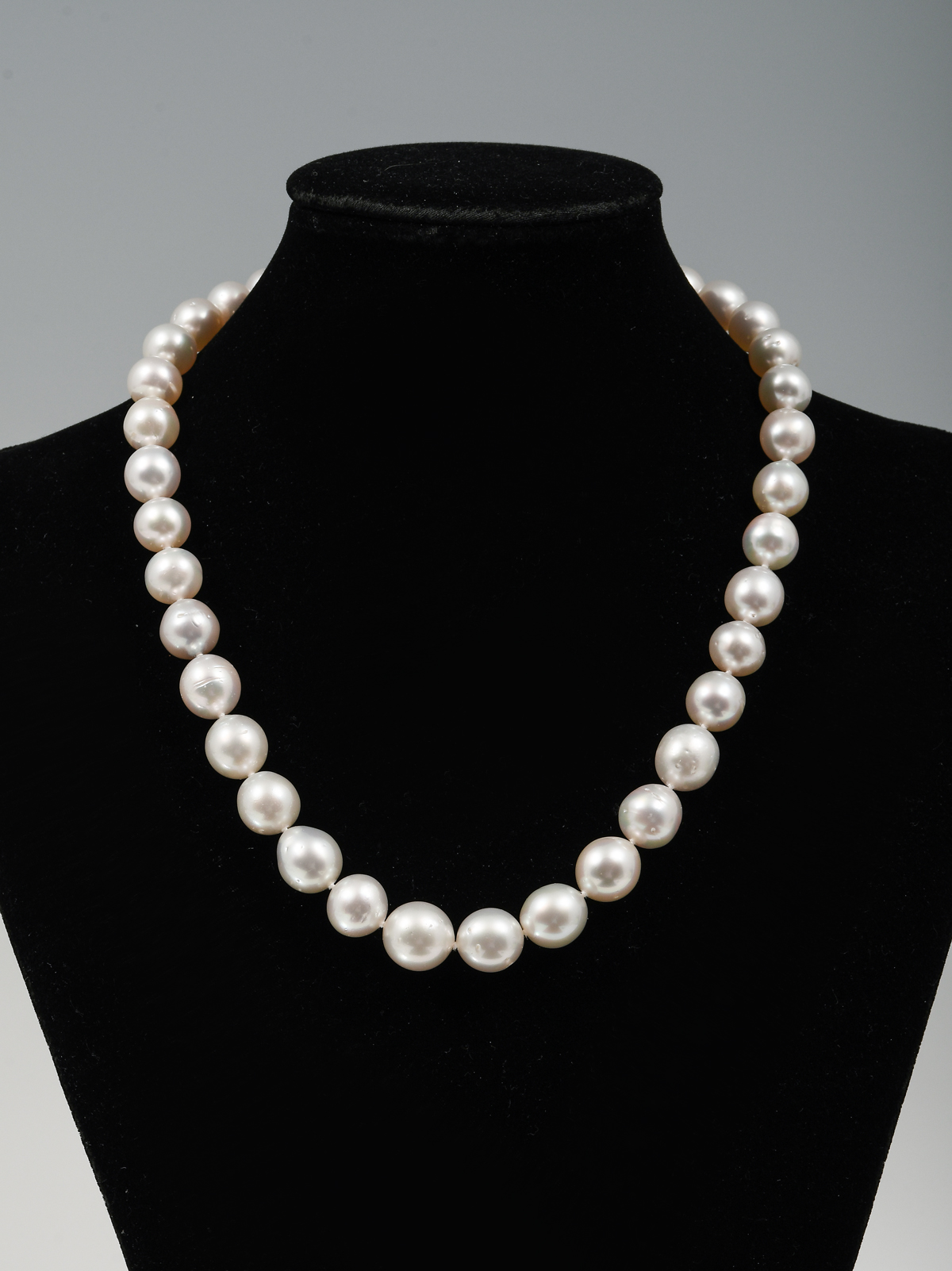 10 13MM WHITE SOUTH SEA PEARL NECKLACE  36a415