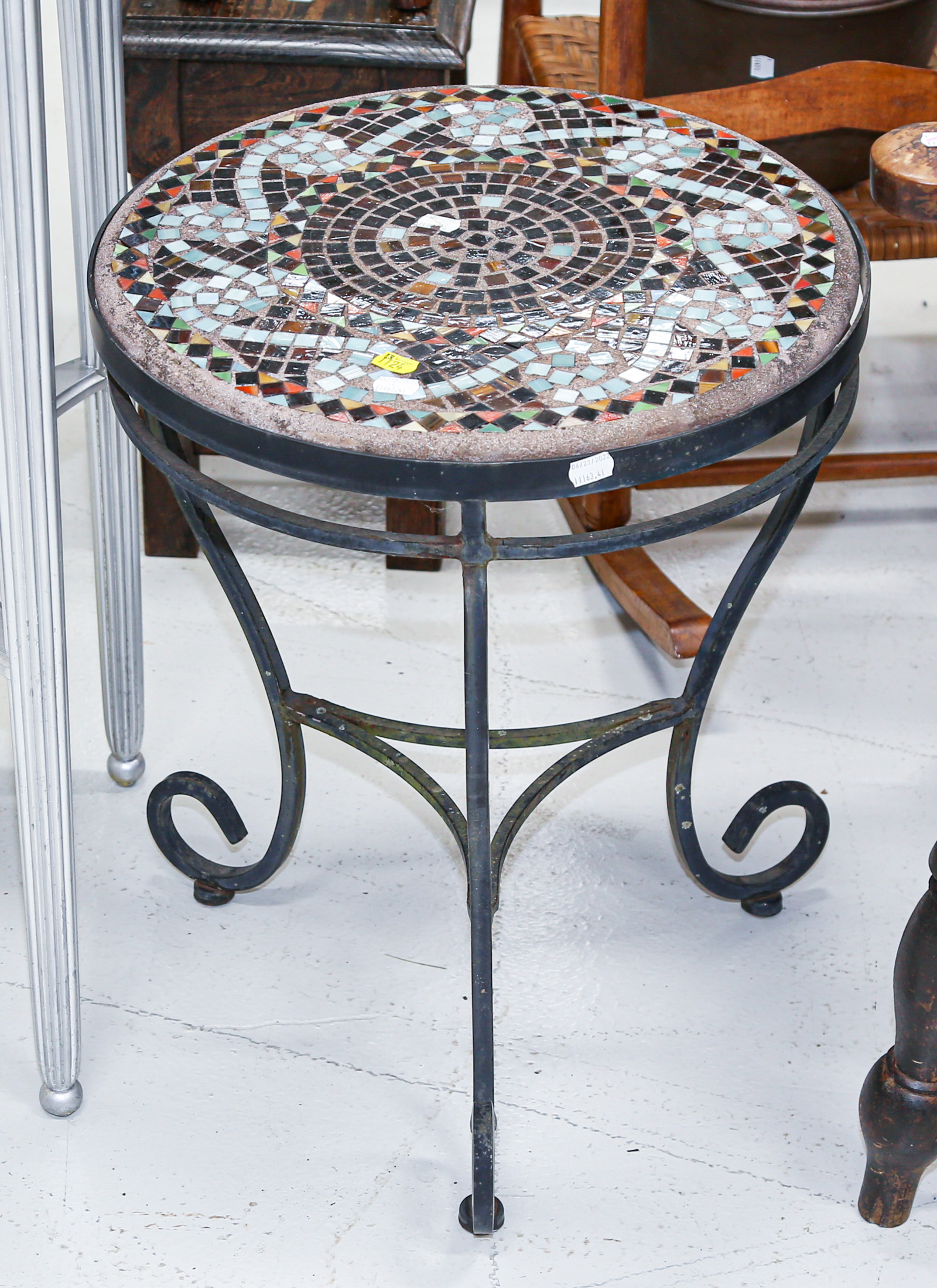 METAL PATIO TABLE WITH MOSAIC TILE 36a429