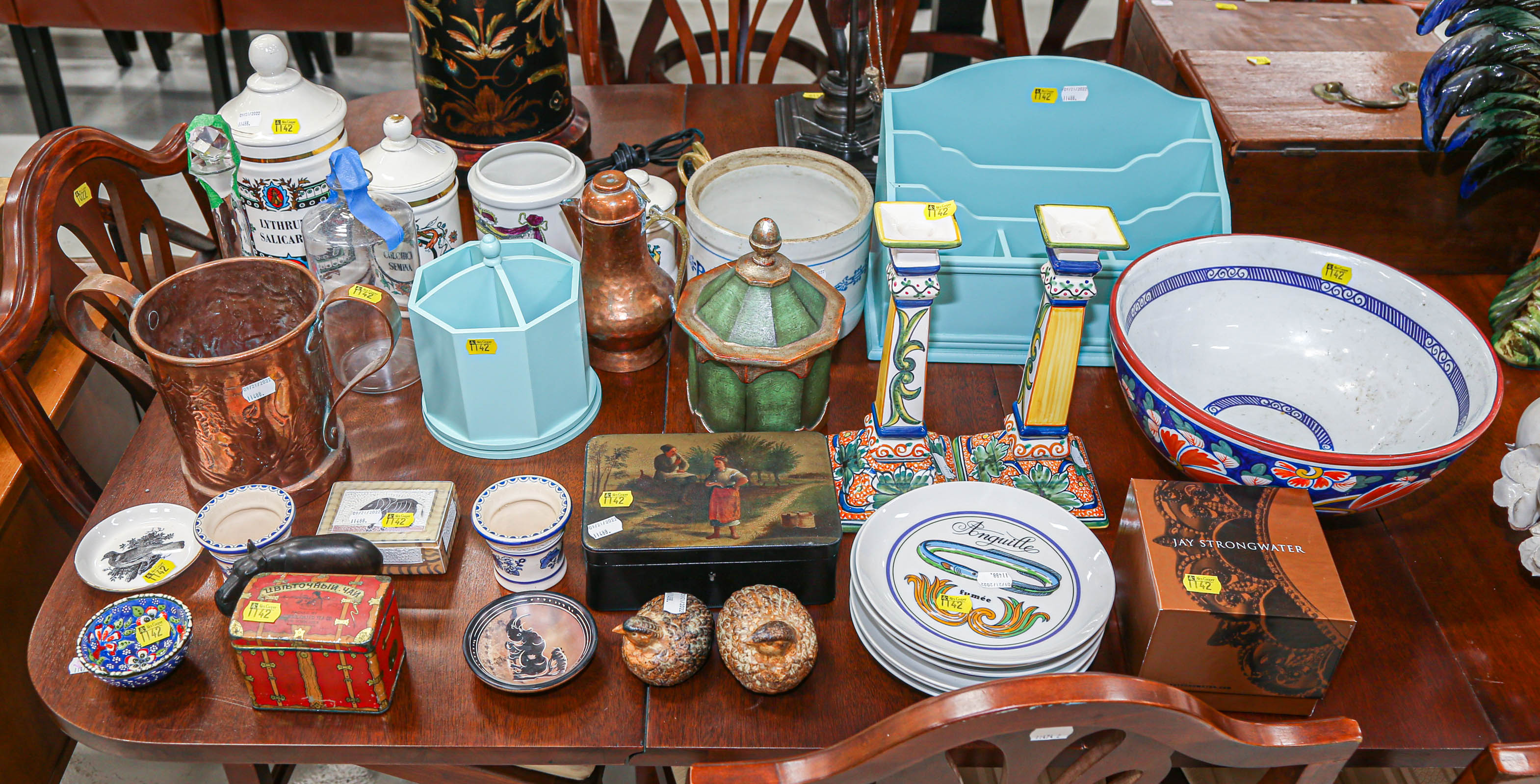 A LARGE SELECTION OF DECORATIVE ITEMS