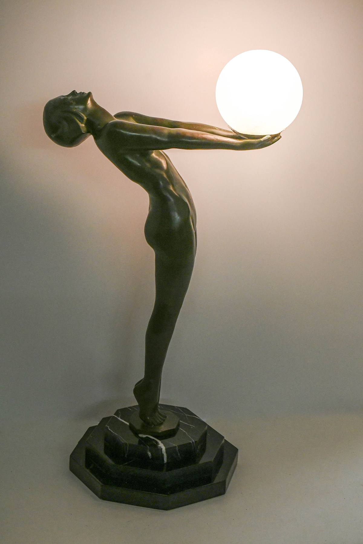 ART DECO STYLE NUDE LAMP WITH BALL