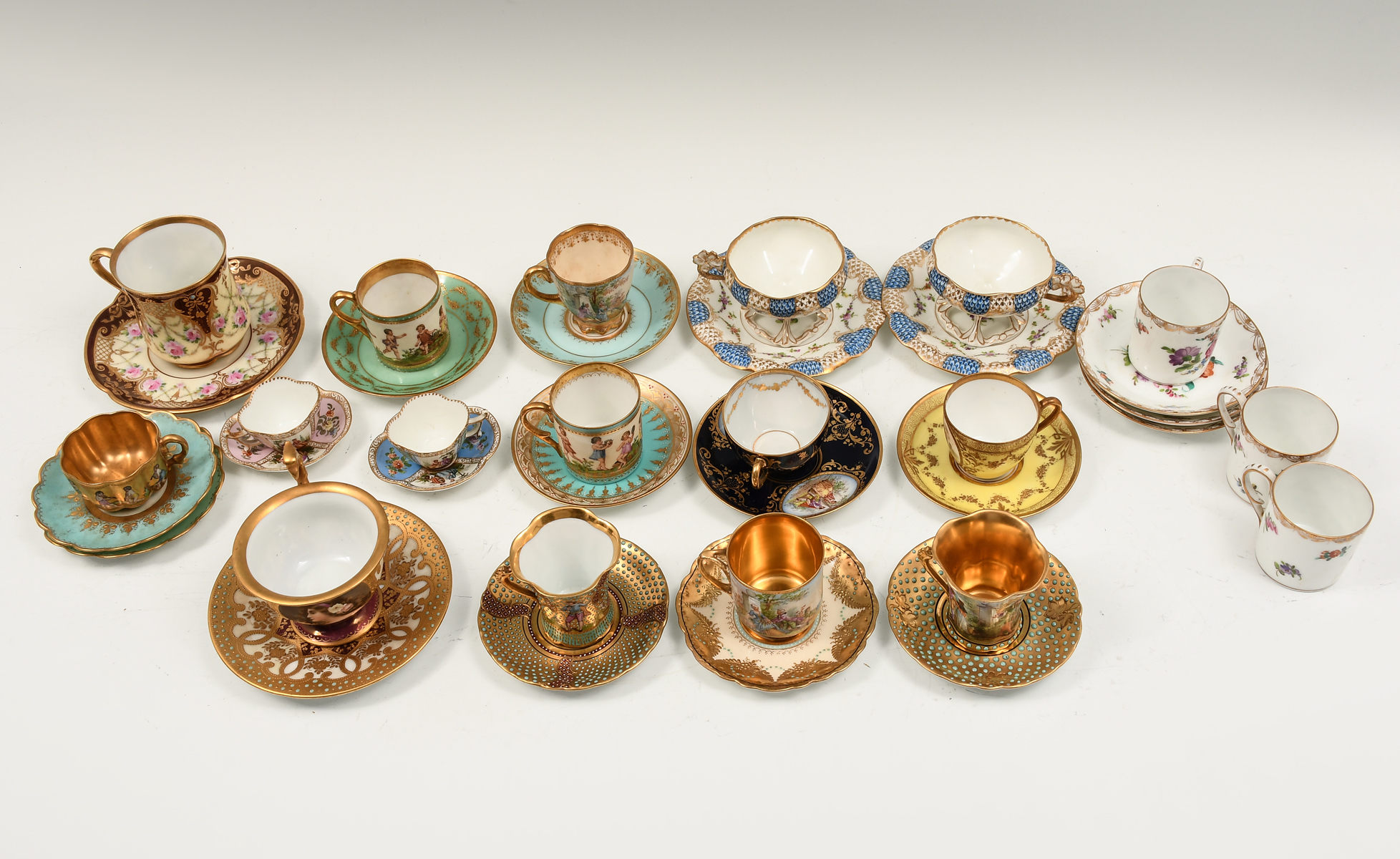 18 PC. DRESDEN PORCELAIN TEACUPS & SAUCERS: