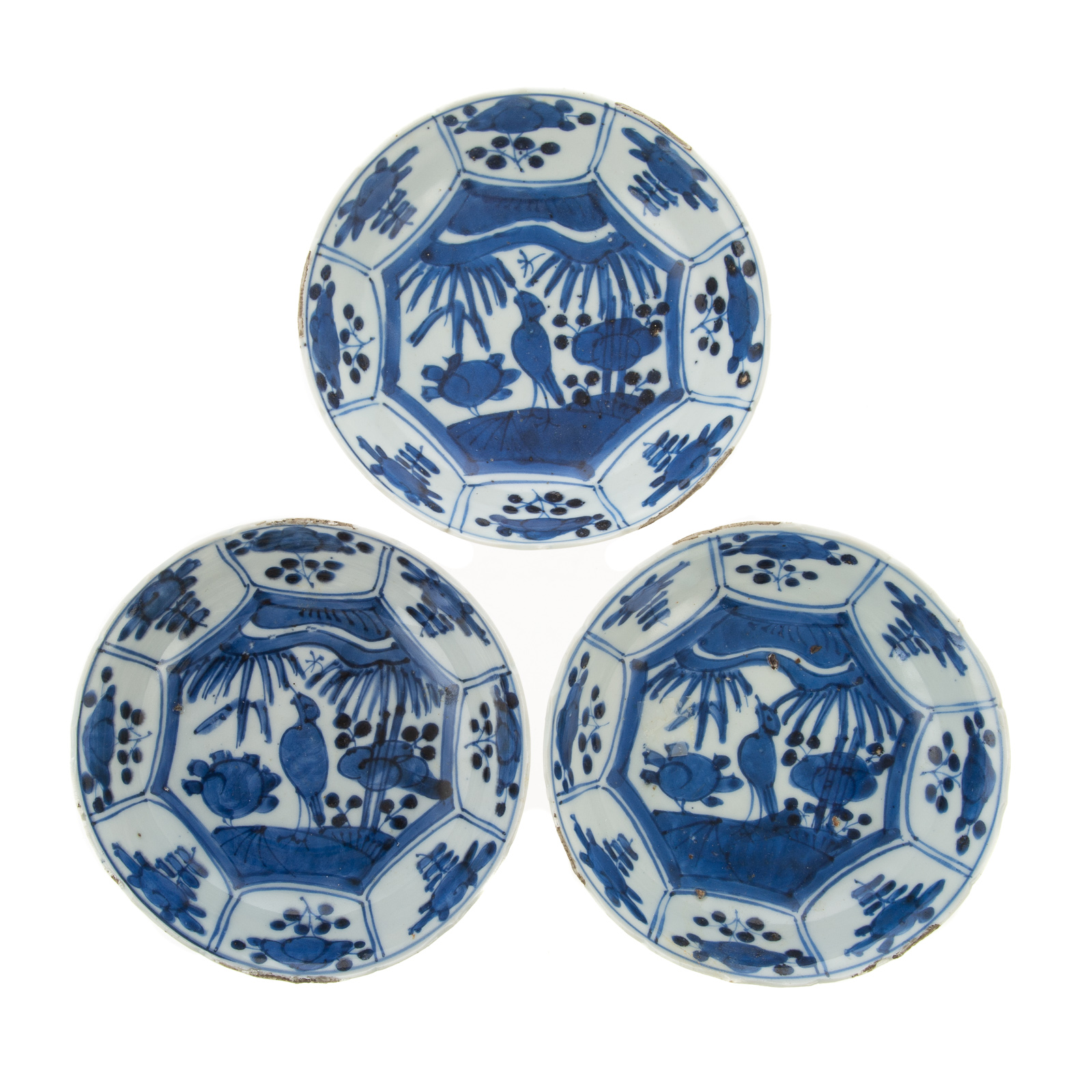 THREE CHINESE EXPORT KRAAK BOWLS 36a63d