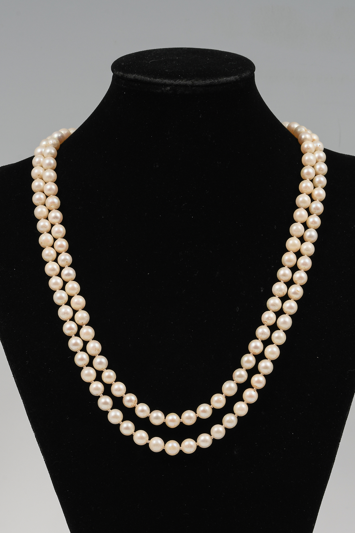 CULTURED PEARL NECKLACE WITH 14K JADE
