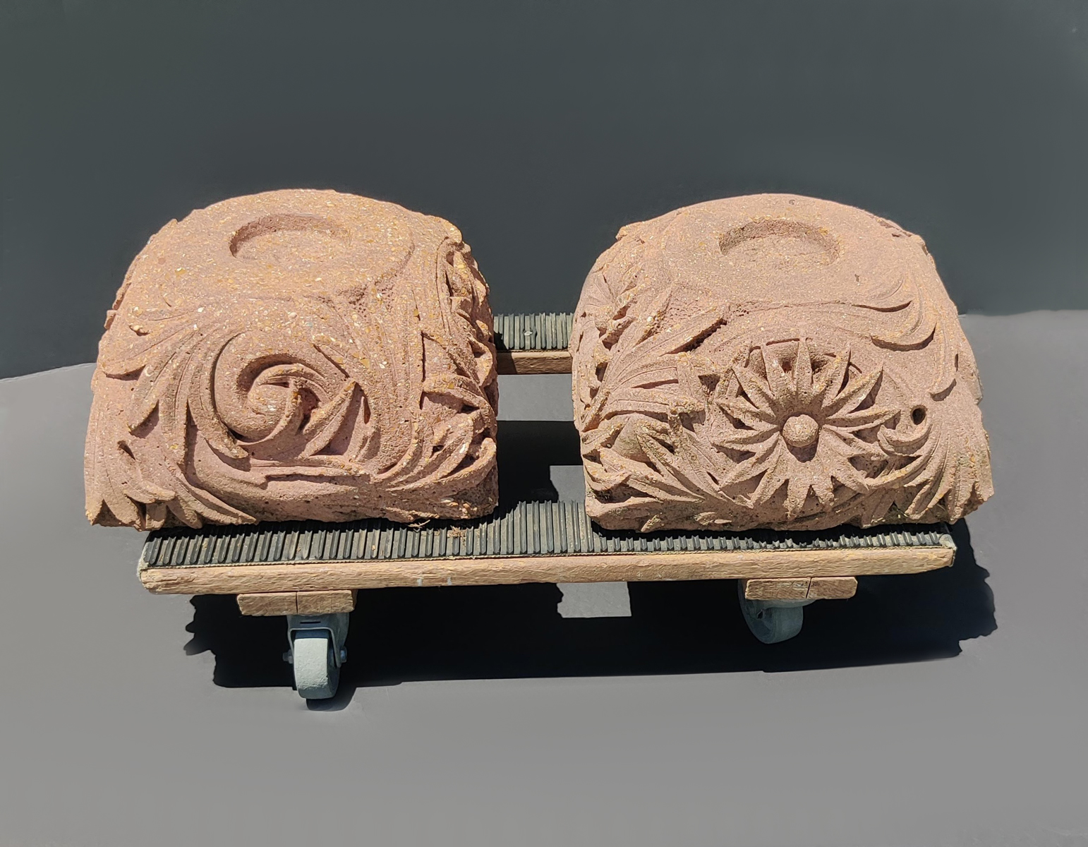 2 CARVED SPANISH STONE CAPITALS  36a6ff