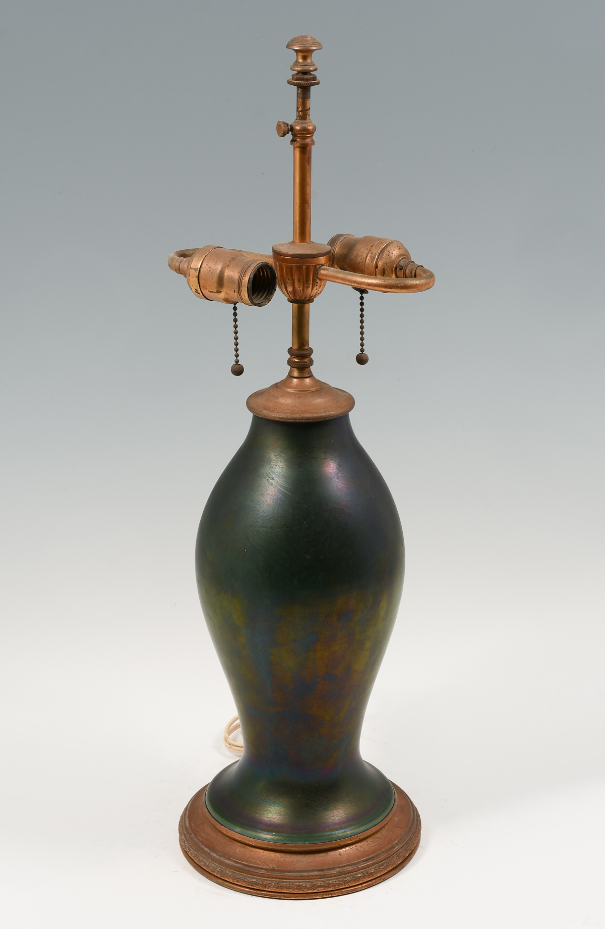 TIFFANY STYLE FAVRILLE ART GLASS LAMP: