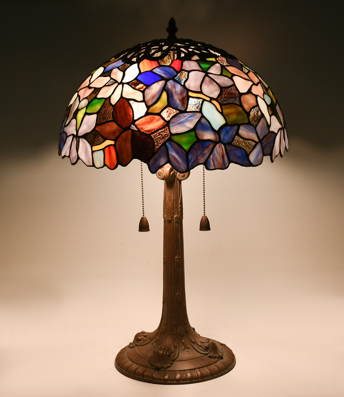 STAINED GLASS FLORAL LAMP: Colorful
