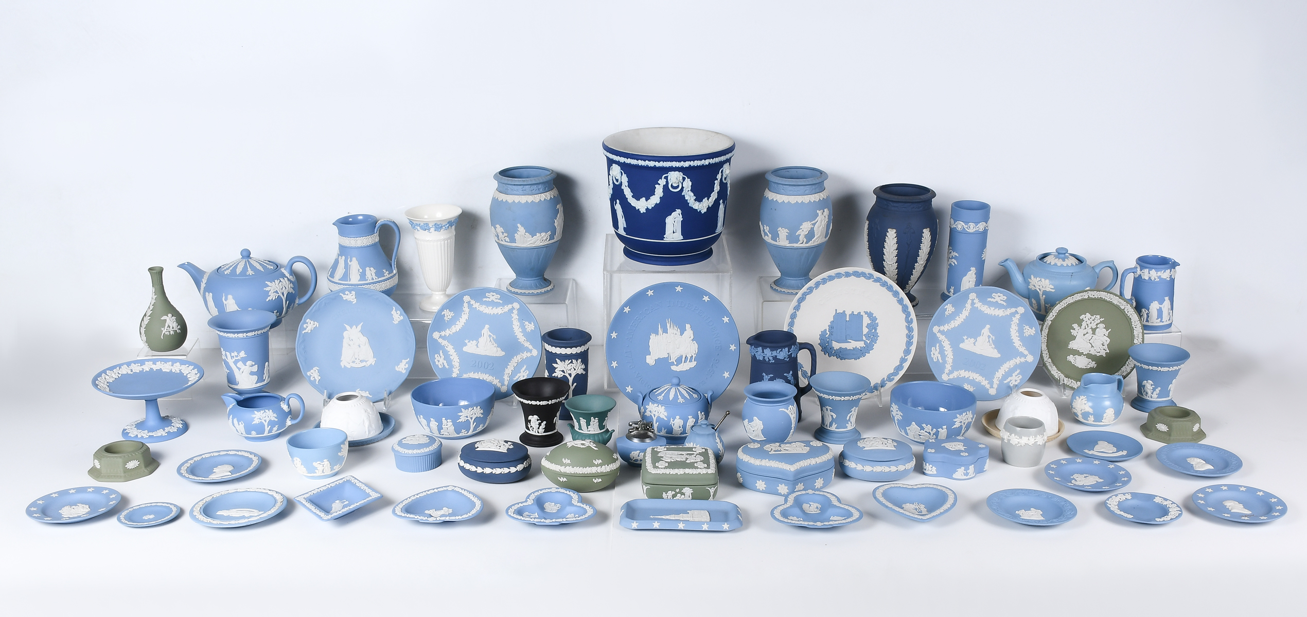 62 PC WEDGWOOD JASPERWARE COLLECTION  36a975