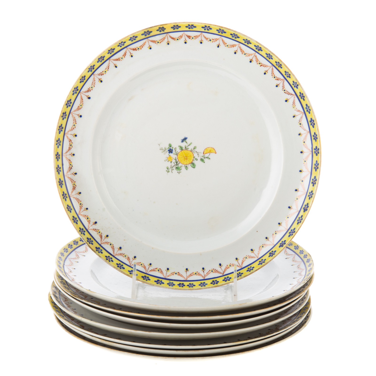 EIGHT CHINESE EXPORT DINNER PLATES