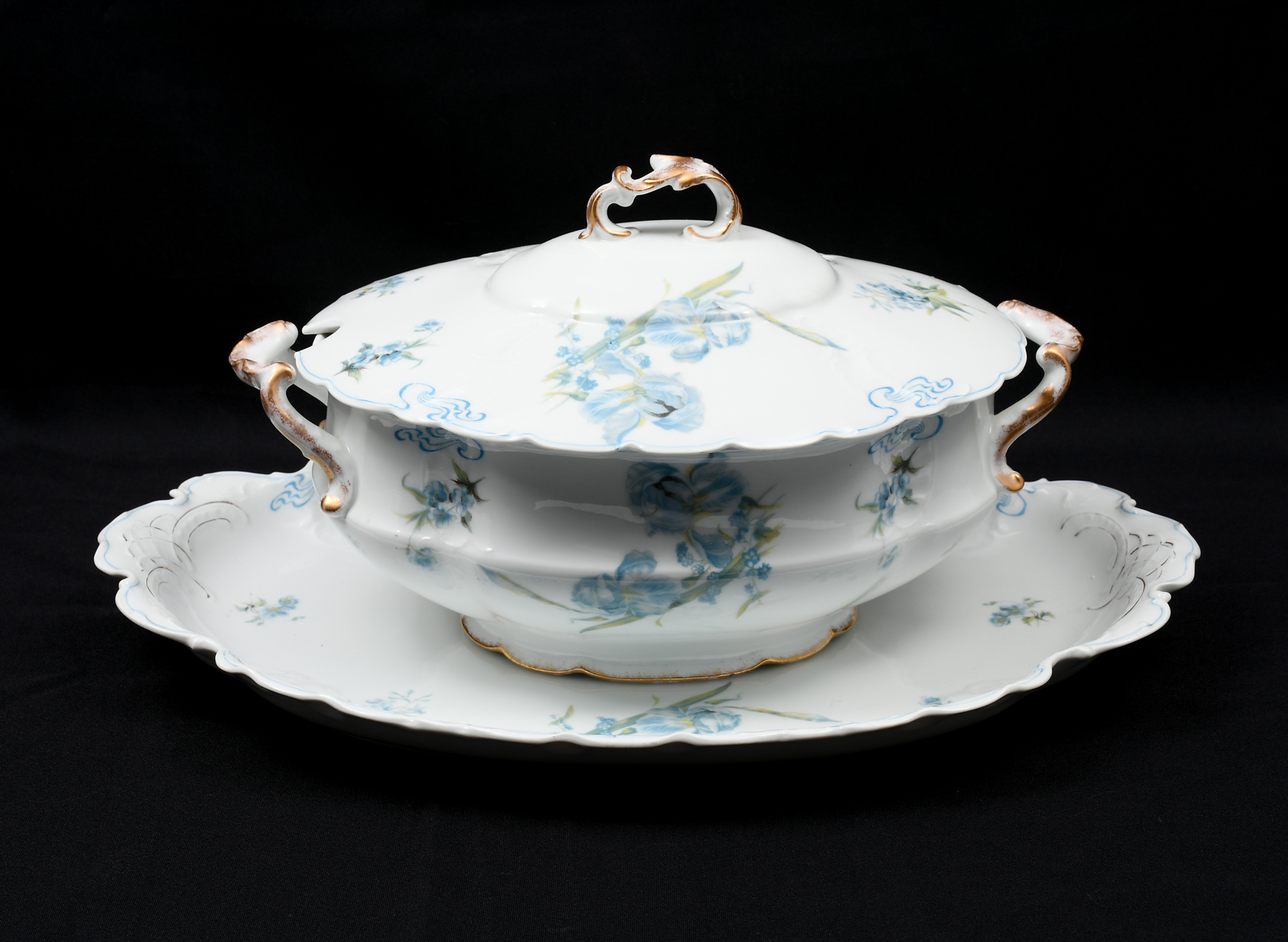 SEVRES COVERED TUREEN AND UNDERPLATE  36ab63