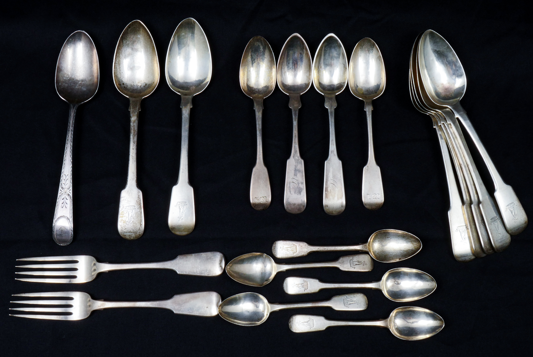 19 PC EARLY ENGLISH SILVER FLATWARE 36abe8