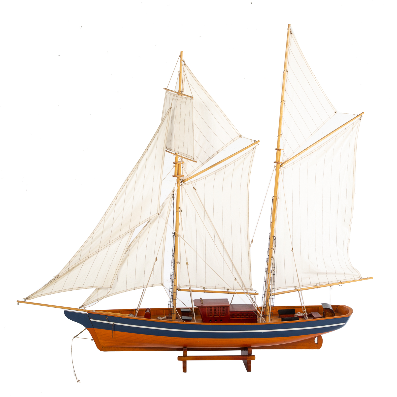 KIT CONSTRUCTED PAINTED WOOD SLOOP