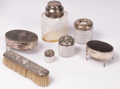 A quantity of silver mounted dressing 36adbc