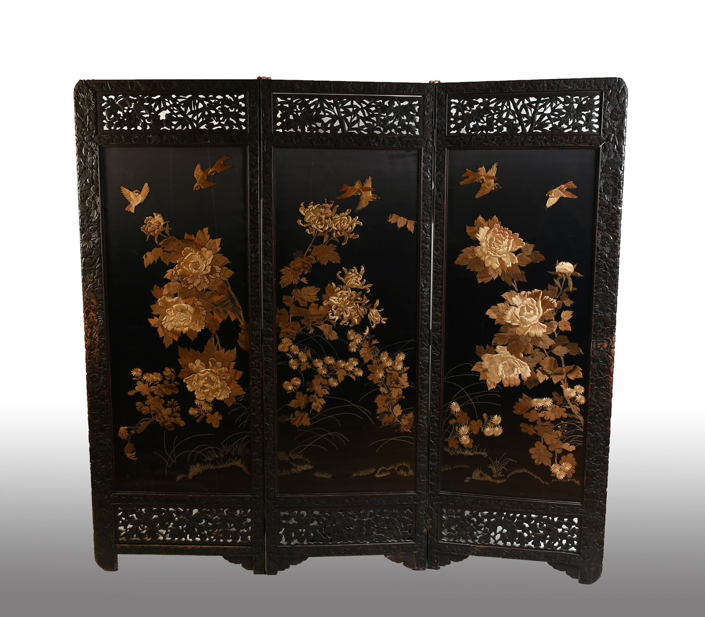 CARVED 3 PANEL ORIENTAL EMBROIDERED