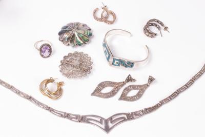 A quantity of silver jewellery  36ae6b