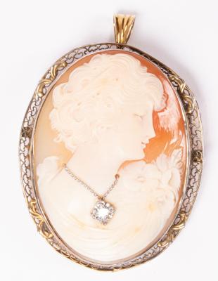A cameo brooch decorated with the