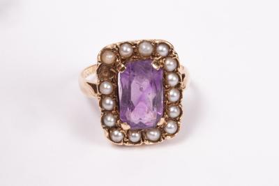 An amethyst and seed pearl ring  36ae71