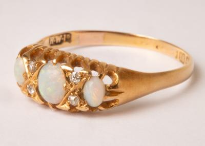 An Edwardian opal and diamond ring  36ae91