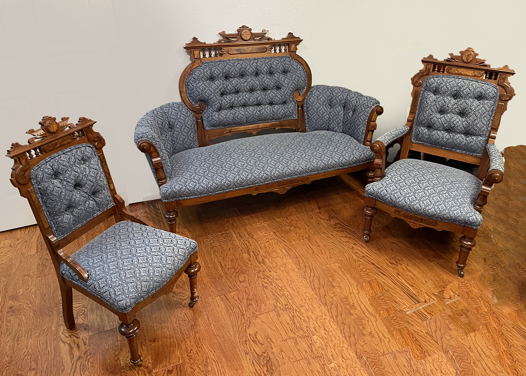 3 PC VICTORIAN WALNUT PARLOR SET  36afd6