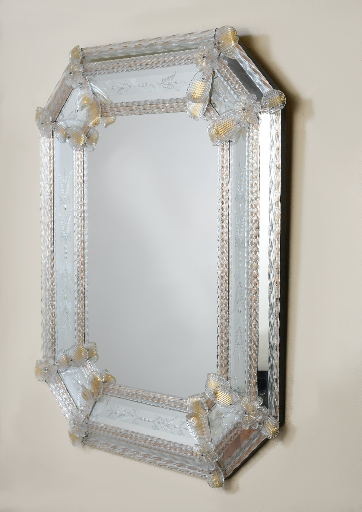 VENETIAN ART GLASS MIRROR: Having