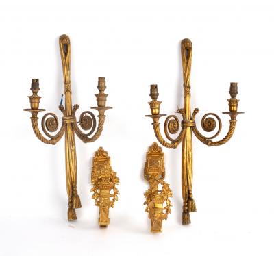 A pair of gilt metal curtain tie 36d73d