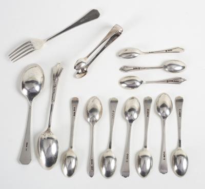 Sundry silver teaspoons etc., approximately