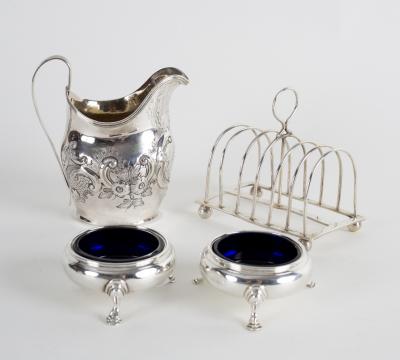 A George III silver cream jug  36d827