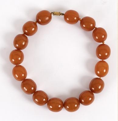 An amber necklace of large slightly 36d84c
