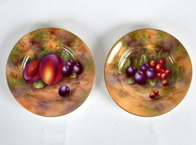 A pair of Worcester fruit painted 36d879