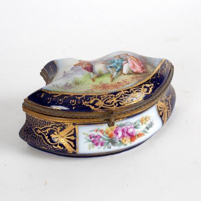 A French porcelain box, the cover