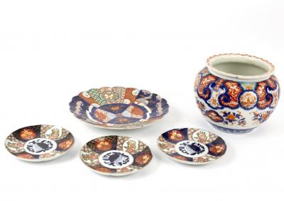 A Japanese Imari jardiniere with 36d8a8