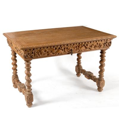 A 17th Century style oak table 36d9d8