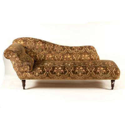 A late Victorian chaise longue on turned