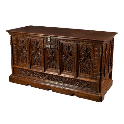 A 16th Century French oak coffer 36dae0