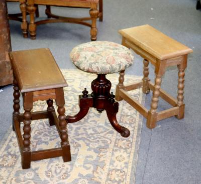 A Victorian piano stool on turned 36dbf1
