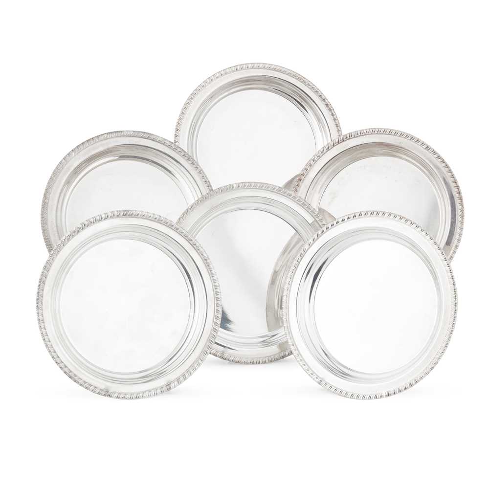 A SET OF SIX MODERN SIDE PLATES Laurence