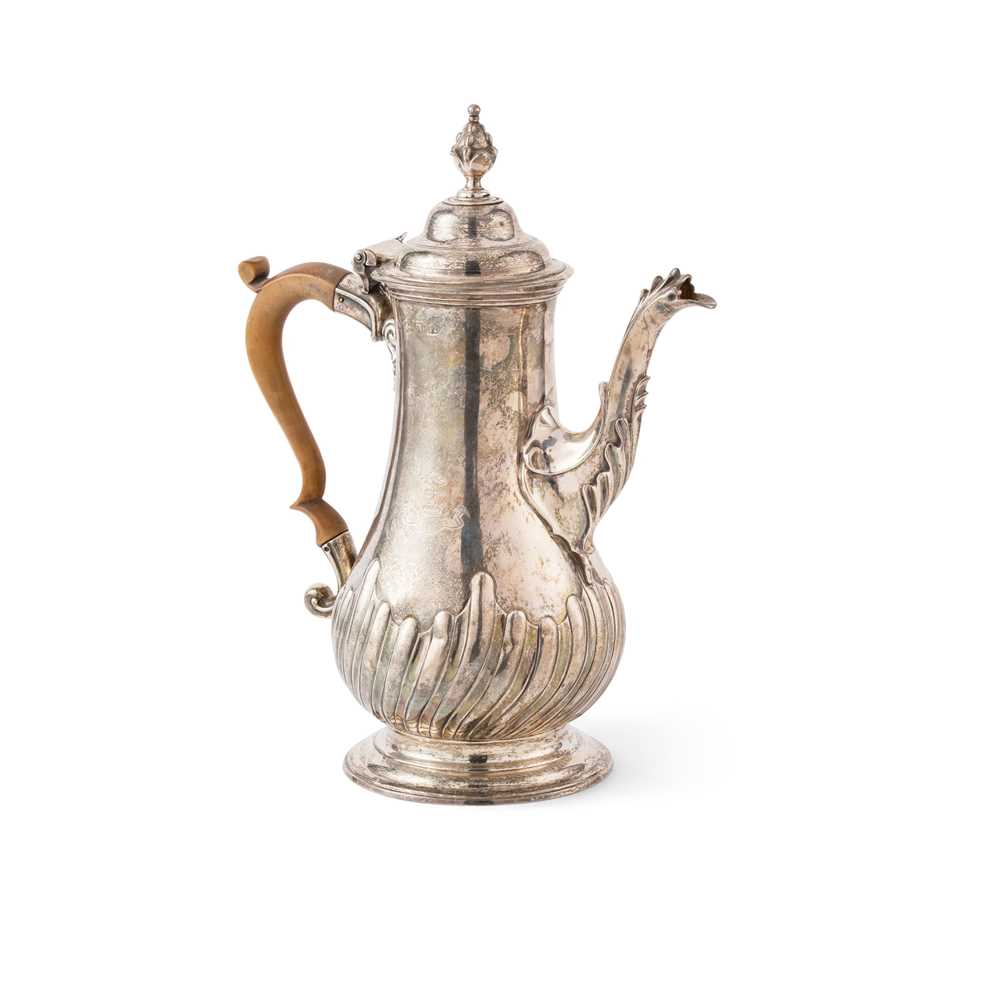 A GEORGE III COFFEE POT Thomas 36de81