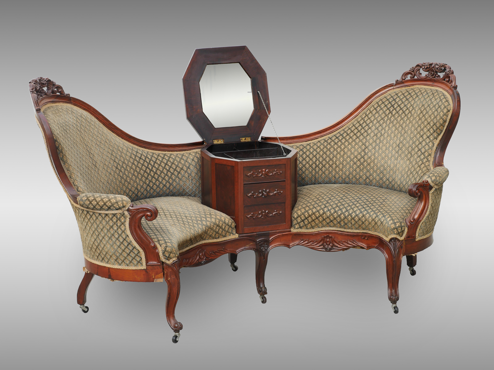 VICTORIAN PHOTOGRAPHERS SOFA OR