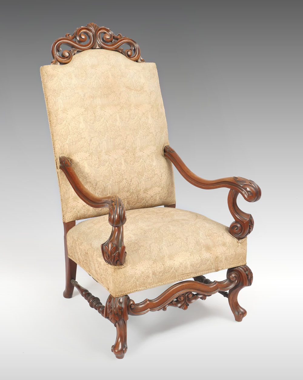 HIGHLY CARVED ARMCHAIR: Highly